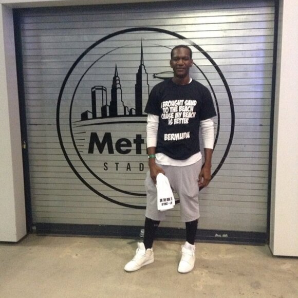 BEYONCE'S ON THE RUN TOUR TOWEL - JULY 11, 2014 - The Metlife Stadium - Picture 4 of 7